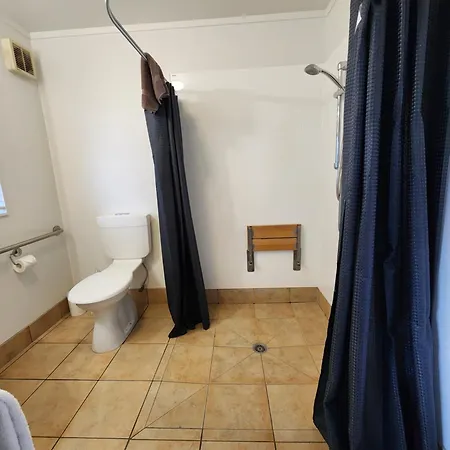 Aquarius Motor Inn Mount Maunganui Room photo