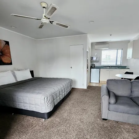 Aquarius Motor Inn Mount Maunganui Room photo